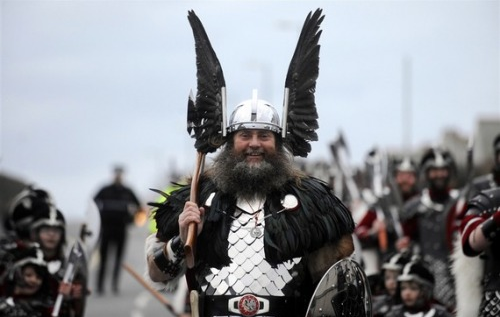Geen Broodje van Kootje dit jaar voor Viking Raymond en zijn gezin... Norway it is! fabtalk.nl/brodje-von-kot… …