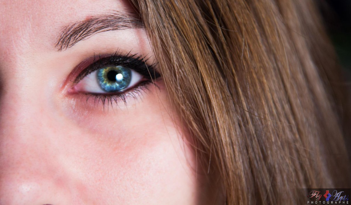 FlyArts64's tweet photo. 11 - Le monde dans les yeux d'une femme. http://t.co/QR5XkO117K