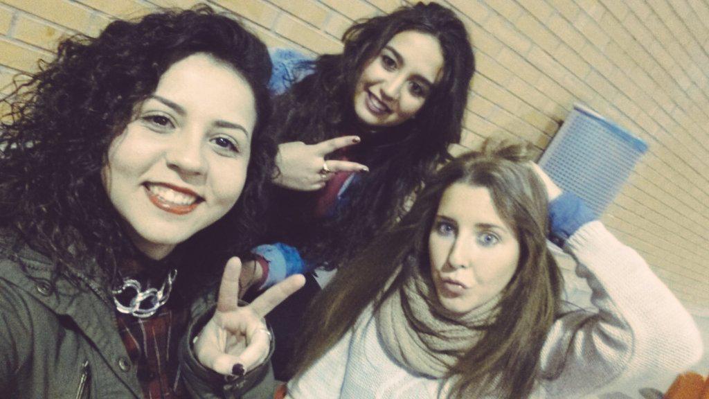 ErikaPL6's tweet photo. Buenos días con una fotito con mis bebesitos❤ @carmen_vva @mc_lindalahaba http://t.co/17UH7GByqO
