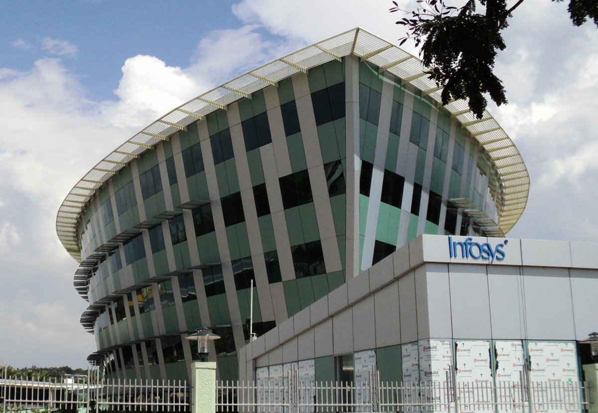 timesofindia's tweet photo. #Infosys' banking platform Finacle looks to invest in US-Asia Pac http://t.co/6aJRI5geHP http://t.co/3uxGs61M29