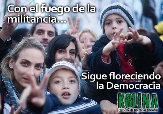 agrupPalh's tweet photo. #DemocraciayDDHH #PlazaDeMayo @mrmartinez55 @kolinala3ra @KolinaNacional  @vh590 http://t.co/bEPZ0KdnHQ
