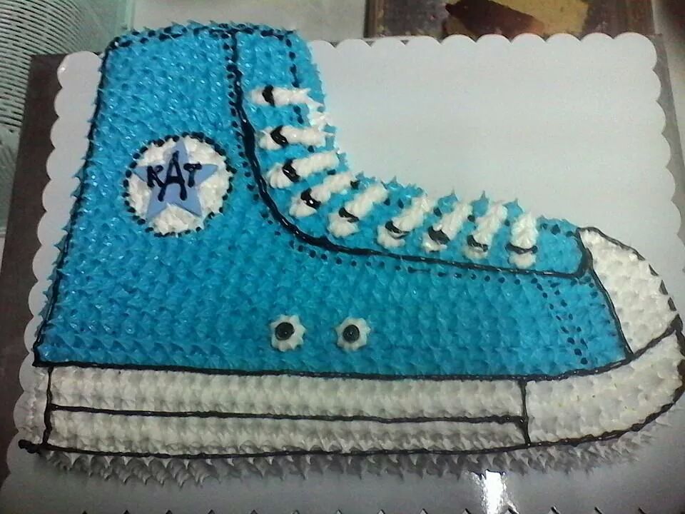 blessantillan's tweet photo. Different kinds of cake made by my sister #talented #runsthruourblood #YouCanOrder http://t.co/UX0ItMh8Wp
