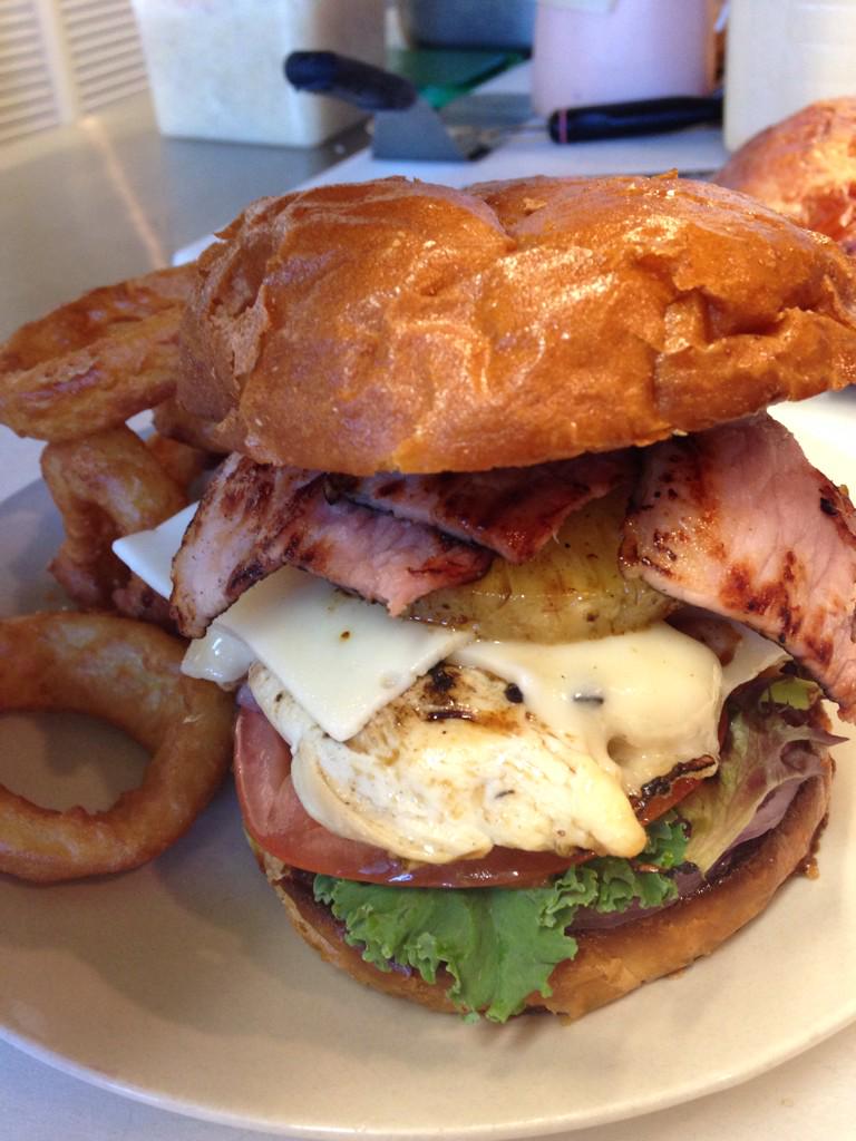 EatAtTheCove's tweet photo. Lunch today at The Cove anyone? http://t.co/3PCjrECCr6
