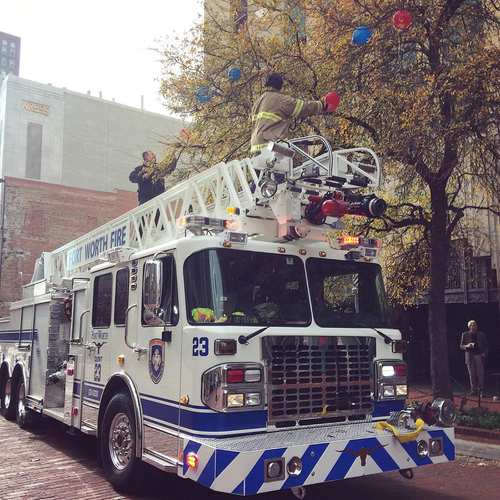 Imtipherific's tweet photo. Fort Worth Fire- Thank you for helping get the stuck balloons to heaven. #sbe2014 #WeRemember http://t.co/N7aUCkXJXi