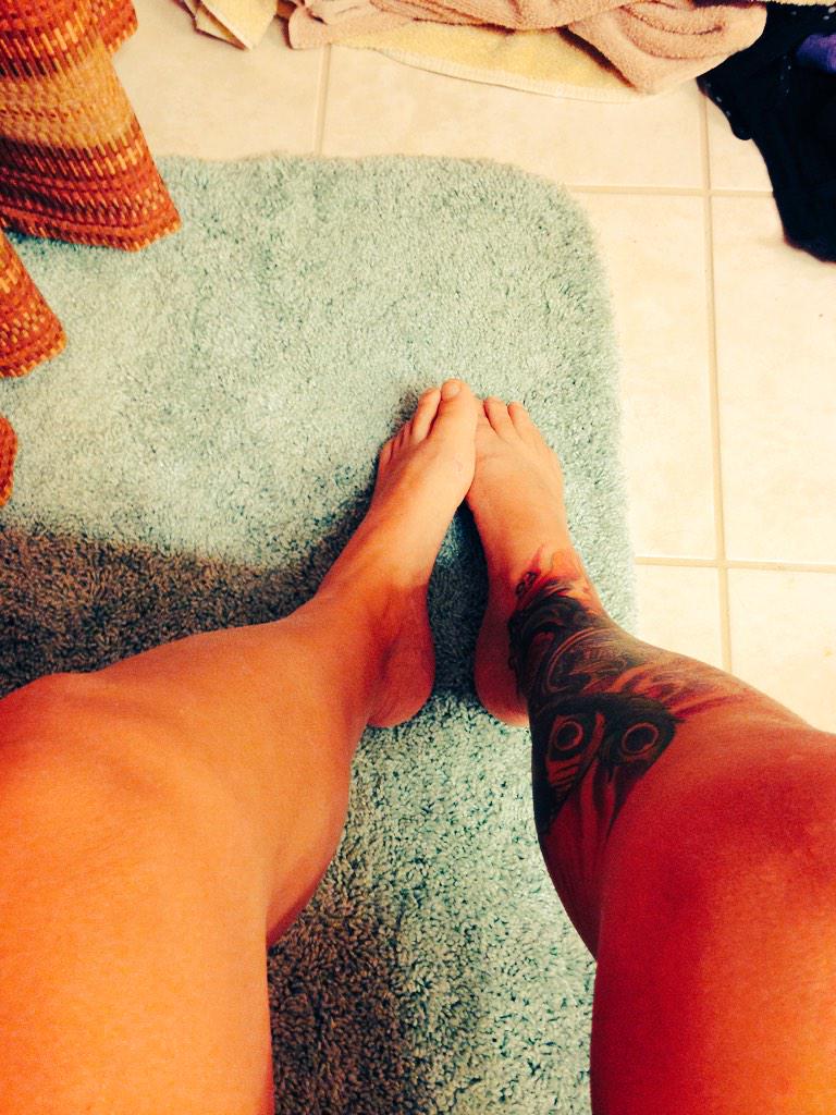 StephyDelicious's tweet image. Nothing like a pre road trip poop. #toilettalk