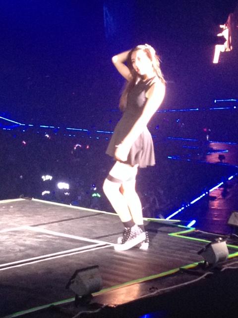 B4vExGoCQAES10S.jpg:large