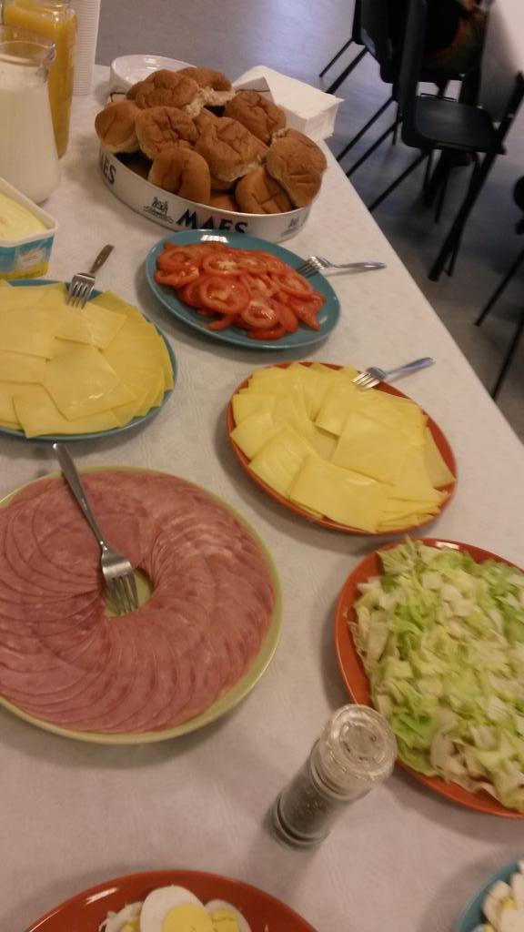 Lekkere lunch verzorgd voor de mensen bij #buahhati <a href="/gemTiel/">gemeente Tiel</a>