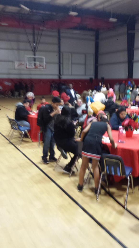 ChavezPrep_NW's tweet photo. Successful Family Holiday Celebration @ChavezPrep_NW @ChavezSchools @Principal_Bob @ChavezPrepDC http://t.co/l4IlzLhb8E