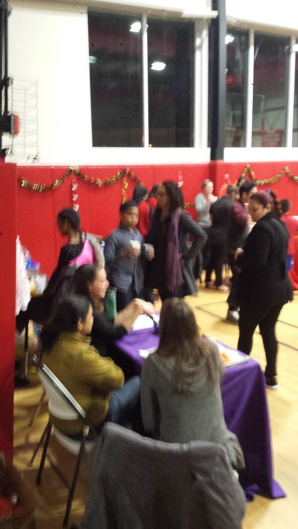 ChavezPrep_NW's tweet photo. More Holiday Family celebration @ChavezPrep_NW @ChavezSchools @Principal_Bob http://t.co/BKttAjgGTm