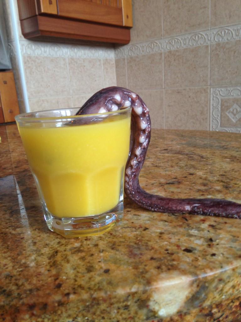 InstaSamer's tweet photo. No vuelvo a pedirme el zumo con pulpa. http://t.co/sDhtRwISGz
