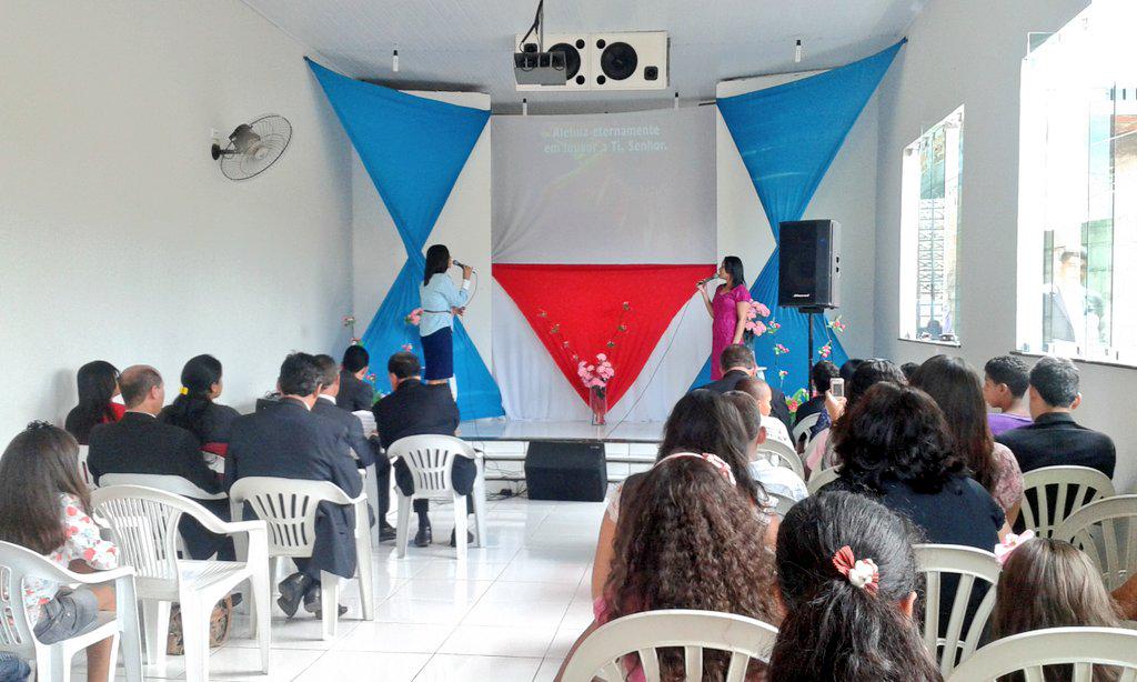 bahia_sudoeste's tweet photo. O bairro DNER, em Jequié, também tem um templo inaugurado hoje! #30SantuáriosdeEsperança http://t.co/UK9SAcshwt
