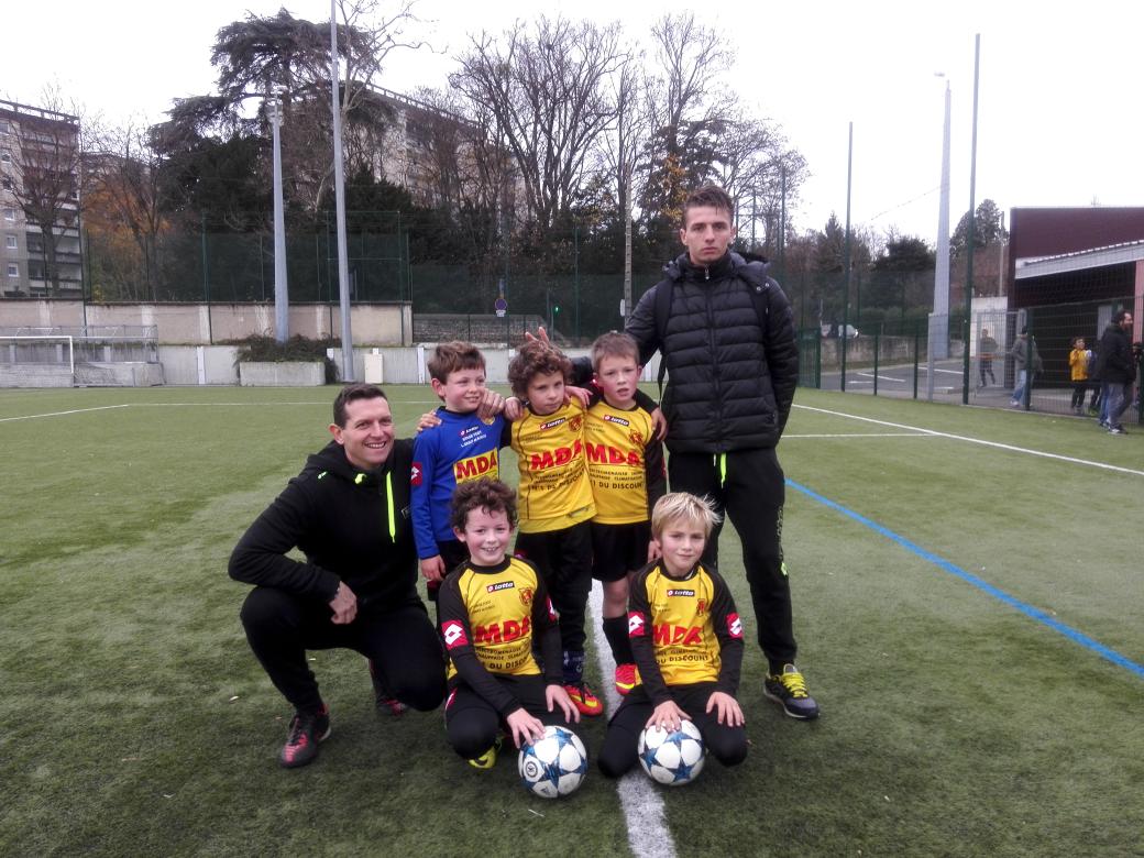 LudoDUMAS's tweet photo. Premiers matchs a l'extérieur #MDAchasselay #U9 a La Duchère #6buts @Nicoguillermin @Ludovic_Giuly http://t.co/UR8C9P9vBC
