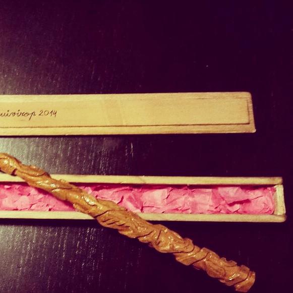 isabel_twt's tweet photo. @Dynamizate @ACIERTAOnline  #varita #mágica #artesanal #madera #guivirop http://t.co/ZggFxQSUwx