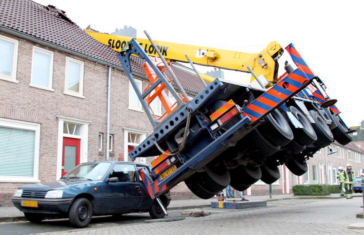 ADnl's tweet image. Update huwelijksaanzoek IJsselstein: inmiddels 6 huizen ontruimd ad.nl/ad/nl/1039/Utr…