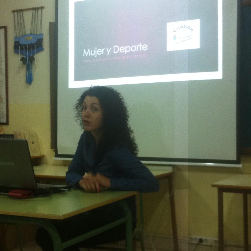 JL_escudero's tweet photo. @GALLEGOMARIBEL del @TriatlonAzukeka nos ha emocionado Seguiremos trabajando por la #igualdad #MujerDeporte #Azuqueca http://t.co/nMJe8v5Q4y
