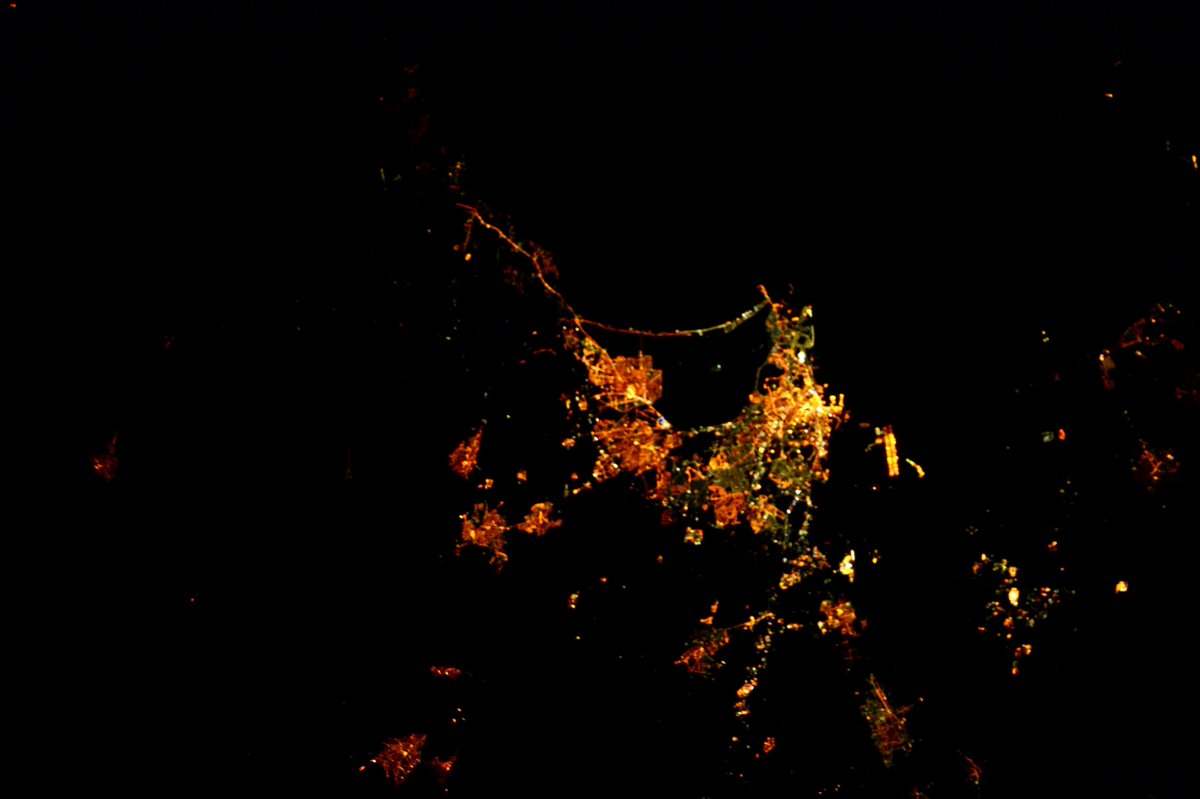AstroSamantha's tweet photo. (IT) E questa è Cagliari di notte. Ho dei fantastici ricordi delle mie visite! http://t.co/Fa1NPRz5iP