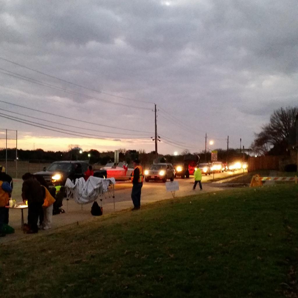 STUonService's tweet image. 6 am early morning community service at the Plano Christmas parade.