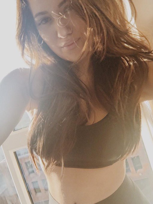 Workout done- shower time 😃 #happy #healthy http://t.co/y54Wrt48CA<a href="/tag/happy"class="tags">#happy</a><a href="/tag/healthy"class="tags">#healthy</a>