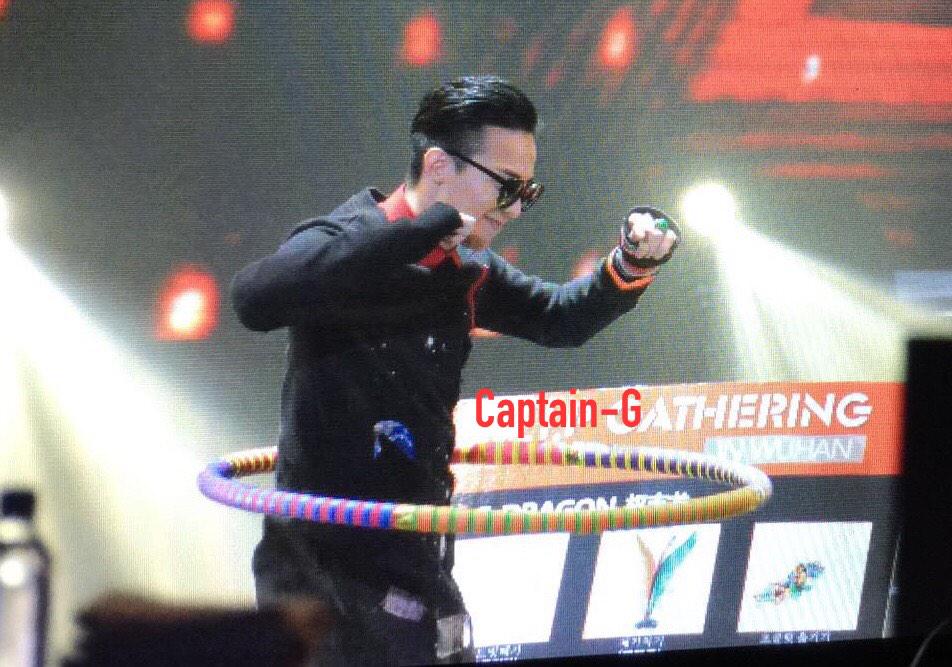 [13/12/14][Pho] GD, Taeyang và Seungri @ Fanmeeting tại Vũ Hán, TQ B4vb2OlCMAAGWwp