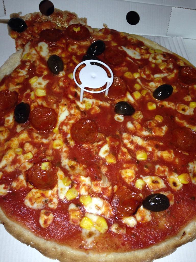 Jordan340's tweet photo. @basilicopizzas i didn't order tomato soup on top of my pizza! Terrible http://t.co/bD2Gjsc9eI