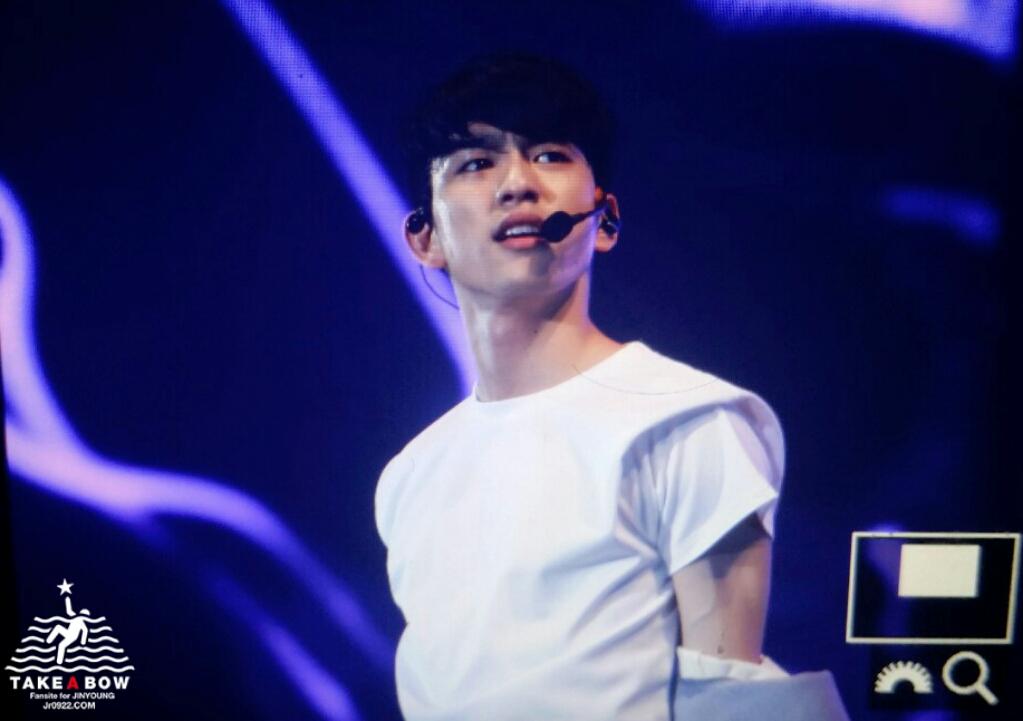 B4vbmLkCEAETPmU.jpg:large