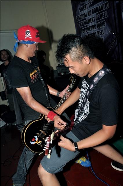 The idiots vs the hero @OneHandFight_HC <a href="/outright_hc/">OUTRIGHT HARDCORE</a> <a href="/erfan_ebreh/">erfan esfandiary</a>