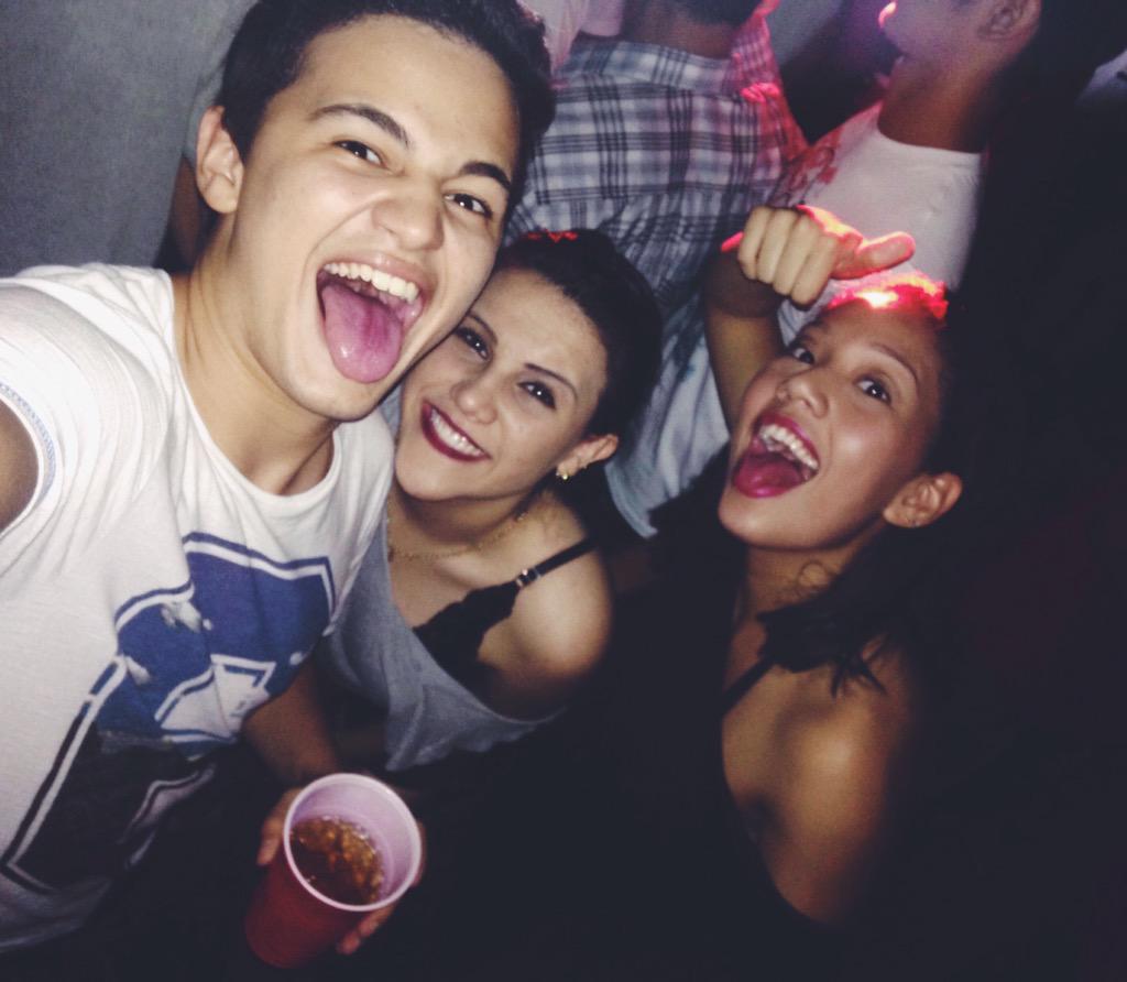meunomeekatia's tweet photo. Já até tirei o forninho do alto pra já viver no chão. #ProjetoX #HelpMyBrain @FerreiraGeoo 🍻💪😝 http://t.co/H3mmyEm0Ub