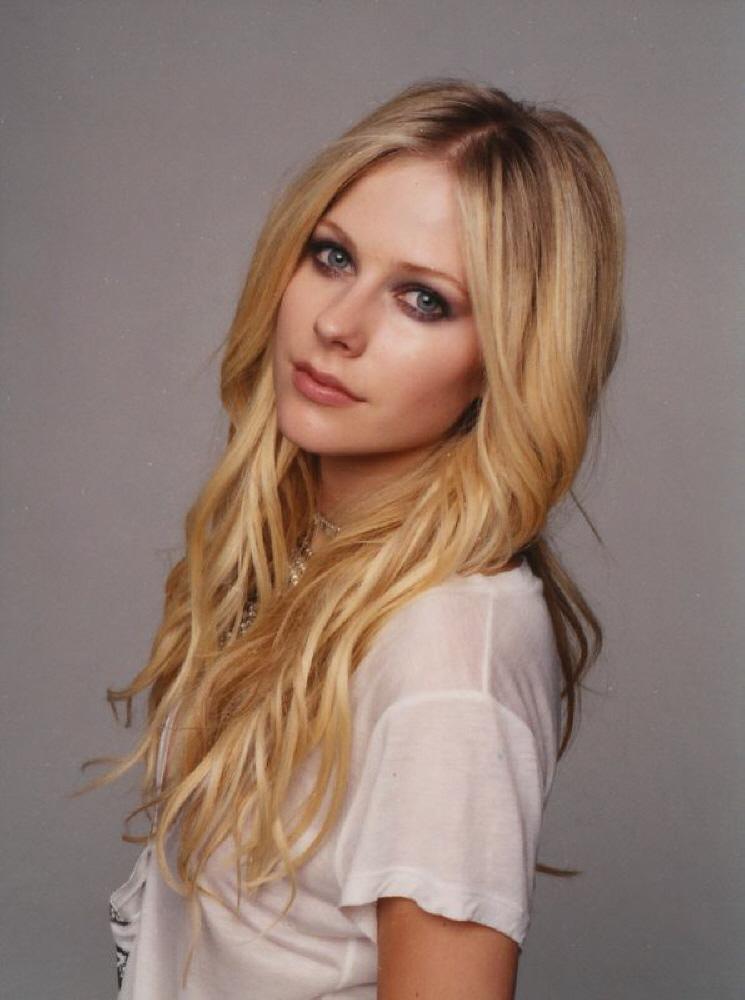 AvLavigne_FR's tweet photo. #GetWellSoonAvril #PrayForAvril #StayStrongAvril #GetWellSoonAvrilLavigne #StrayStrongAvril #PrayForAvrilsHealth http://t.co/UGjb9qt2yT