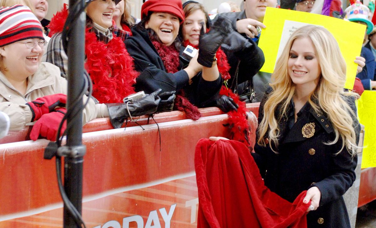 AvLavigne_FR's tweet photo. #GetWellSoonAvrilLavigne #StrayStrongAvril #PrayForAvrilsHealth #PrayForAvril #GetWellSoonAvril http://t.co/UGciPX88dN