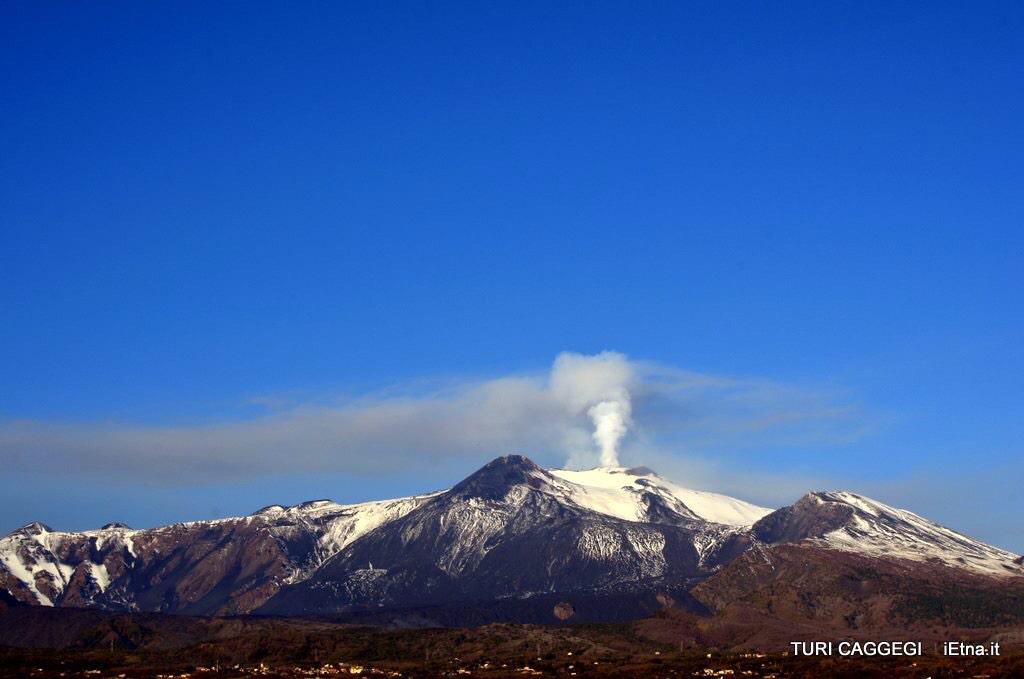 <a href="/chematierra/">Geól. Sergio Almazán</a>: Hermosa estampa del volcán activo más grande de Europa, el Mt Etna en Sicilia, Italia. De <a href="/TuriCaggegi/">Turi Caggegi</a>: