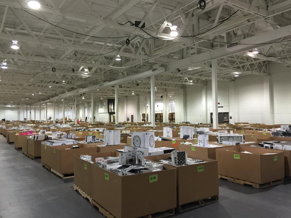 umbrastore's tweet photo. #UmbraFactorySale is on now at the International Centnre. Open today and tomorrow from 9-6. http://t.co/NAwyXrDpD8 http://t.co/QcZcOCuN0r