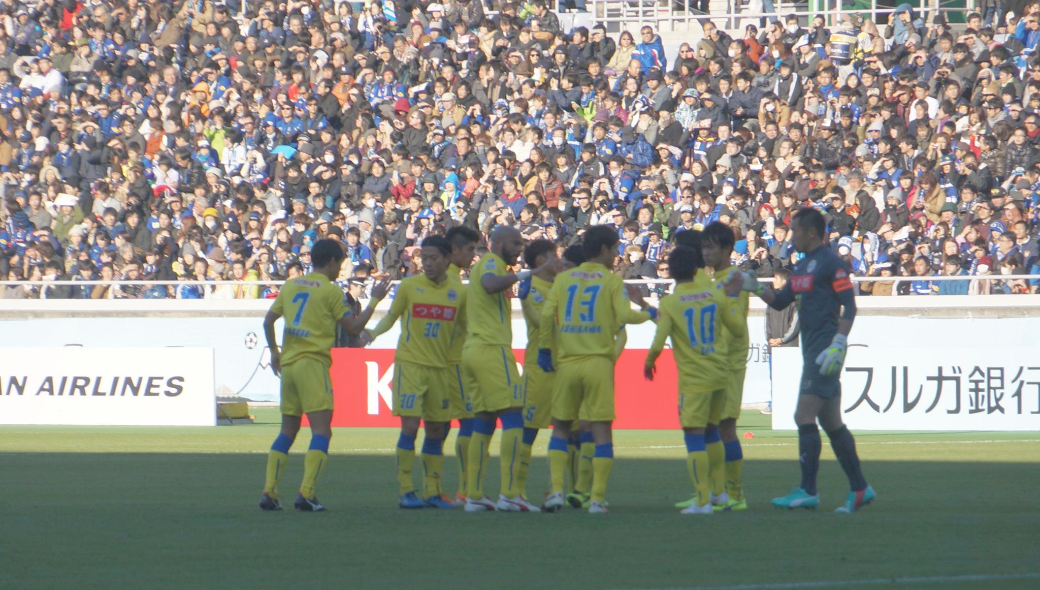 モンテディオ山形広報 Montedio Yamagata 天皇杯決勝 キックオフ前の円陣 緊張感よりも平常心 大観客にも萎縮すること無く選手たちはしっかり前を見据え試合は始まりました Montedio 山形総力戦 Http T Co R58ytkho8n Twitter