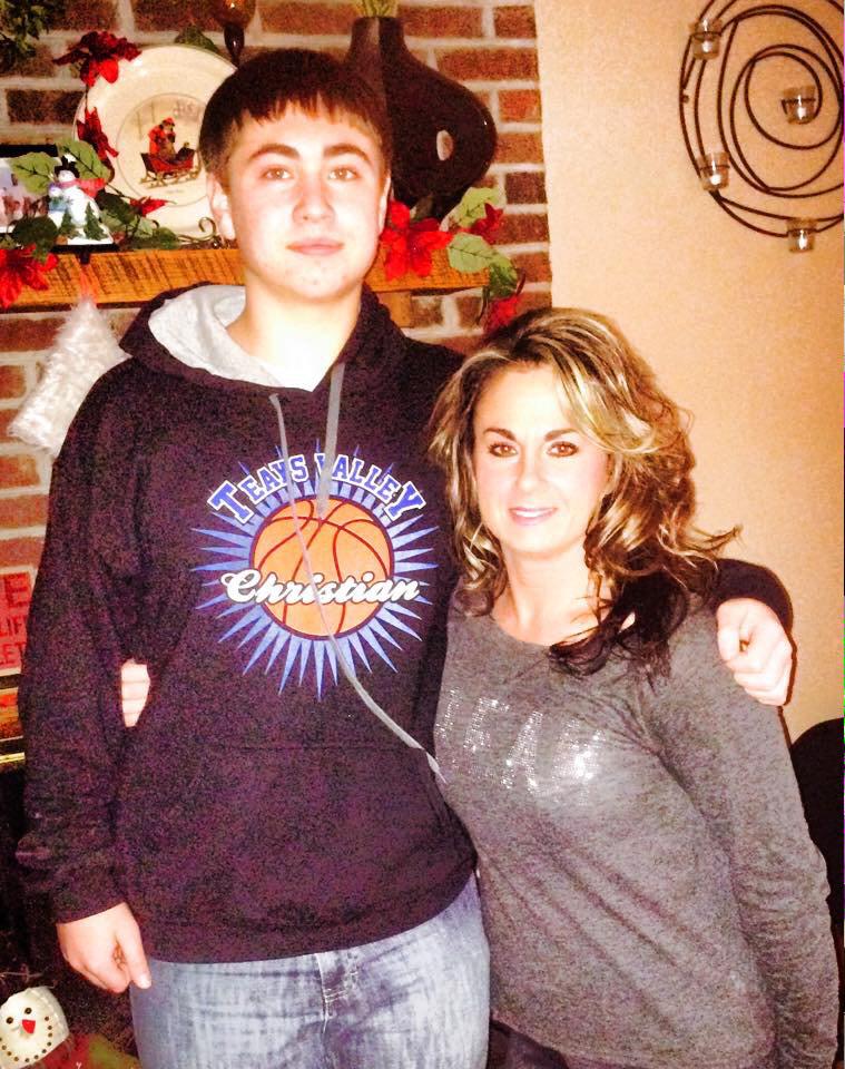 AustinBennett13's tweet photo. Good to finally see my mom again http://t.co/bLPumxLGeF