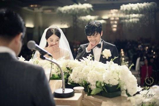 allkpop's tweet photo. Sungmin and Kim Sa Eun tie the knot + wedding pictorial
http://t.co/MeX1RAftFP http://t.co/17kFlfaA6s