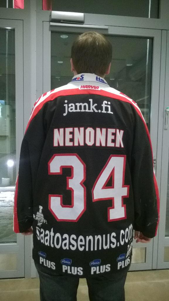 bro2's tweet photo. Nenosen gameworn ostettu #kuudespelaaja http://t.co/q1aKxUmvyC