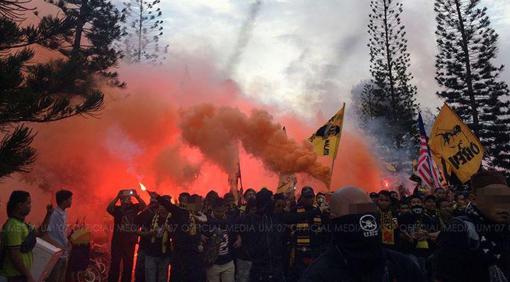 ultrasmalaya07's tweet photo. #MegaCorteo
#BangkitBersama http://t.co/574lpDRfyx