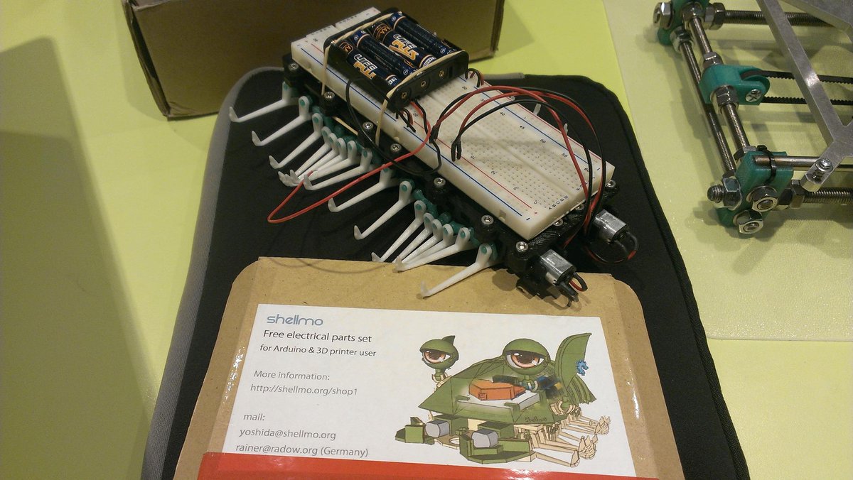 #EnElÚltimoBricoLabs <a href="/xoan/">Xoán Sampaíño</a> y el prototipo de Rappipede, su versión imprimible de <a href="/ShellmoORG/">Shellmo</a>
youtube.com/watch?v=5SxTt_…