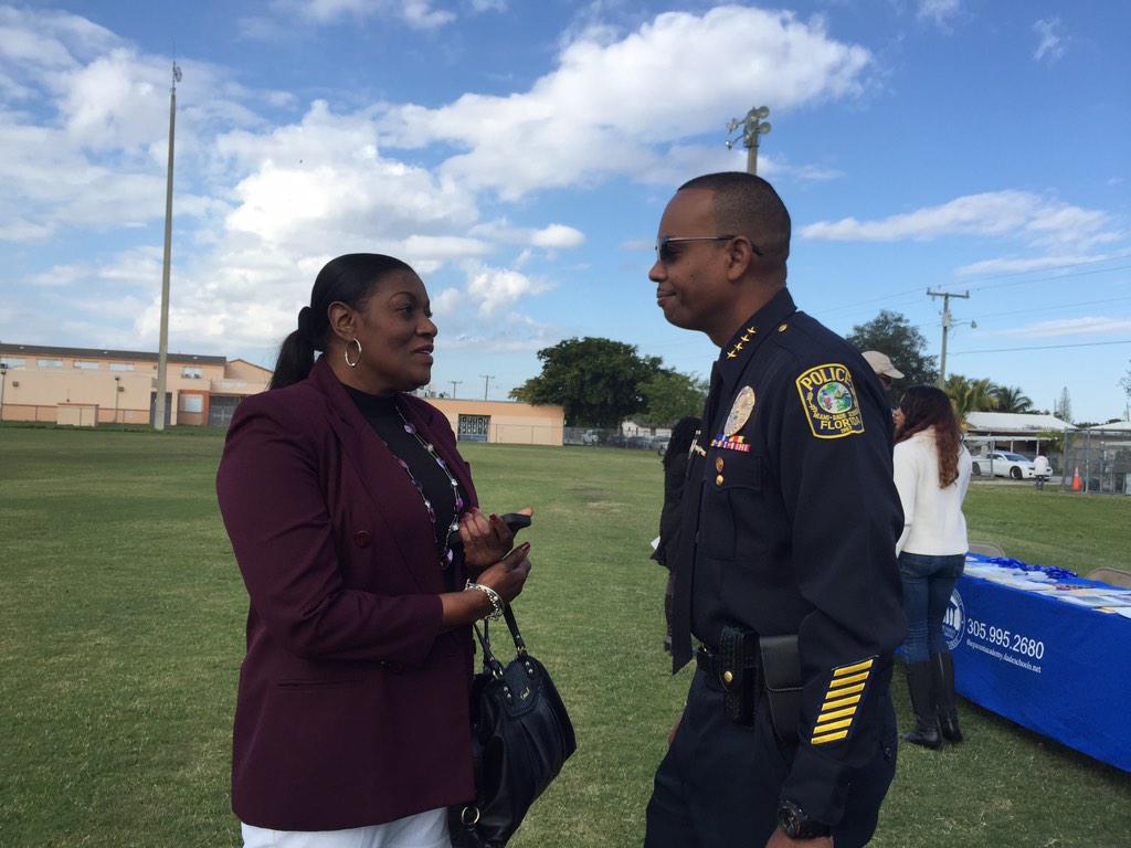 MDSPD's tweet photo. Chief Moffett with Lillie C Evans Principal Hillhouse http://t.co/VSZKfU3k3O