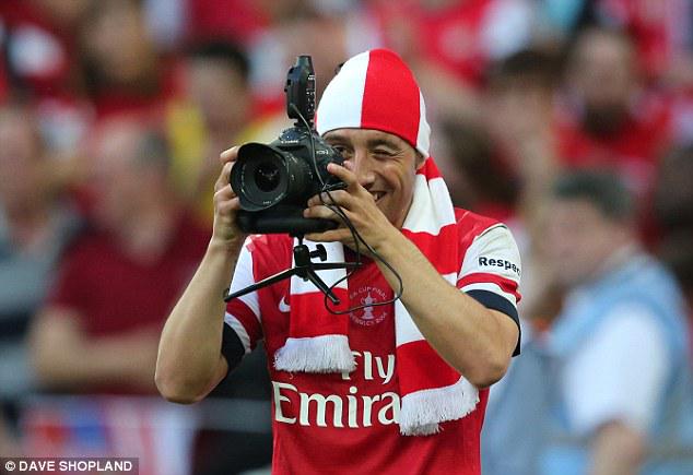 *~Happy Birthday to Santi Cazorla~*
¡Feliz cumpleaños!  
