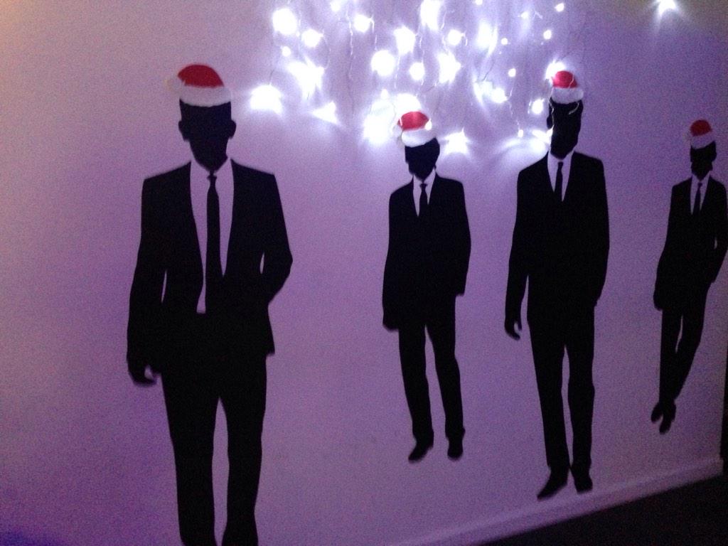 pubAlCapone's tweet photo. Al-Capone os desea Feliz Navidad http://t.co/jzqGQbWaW6