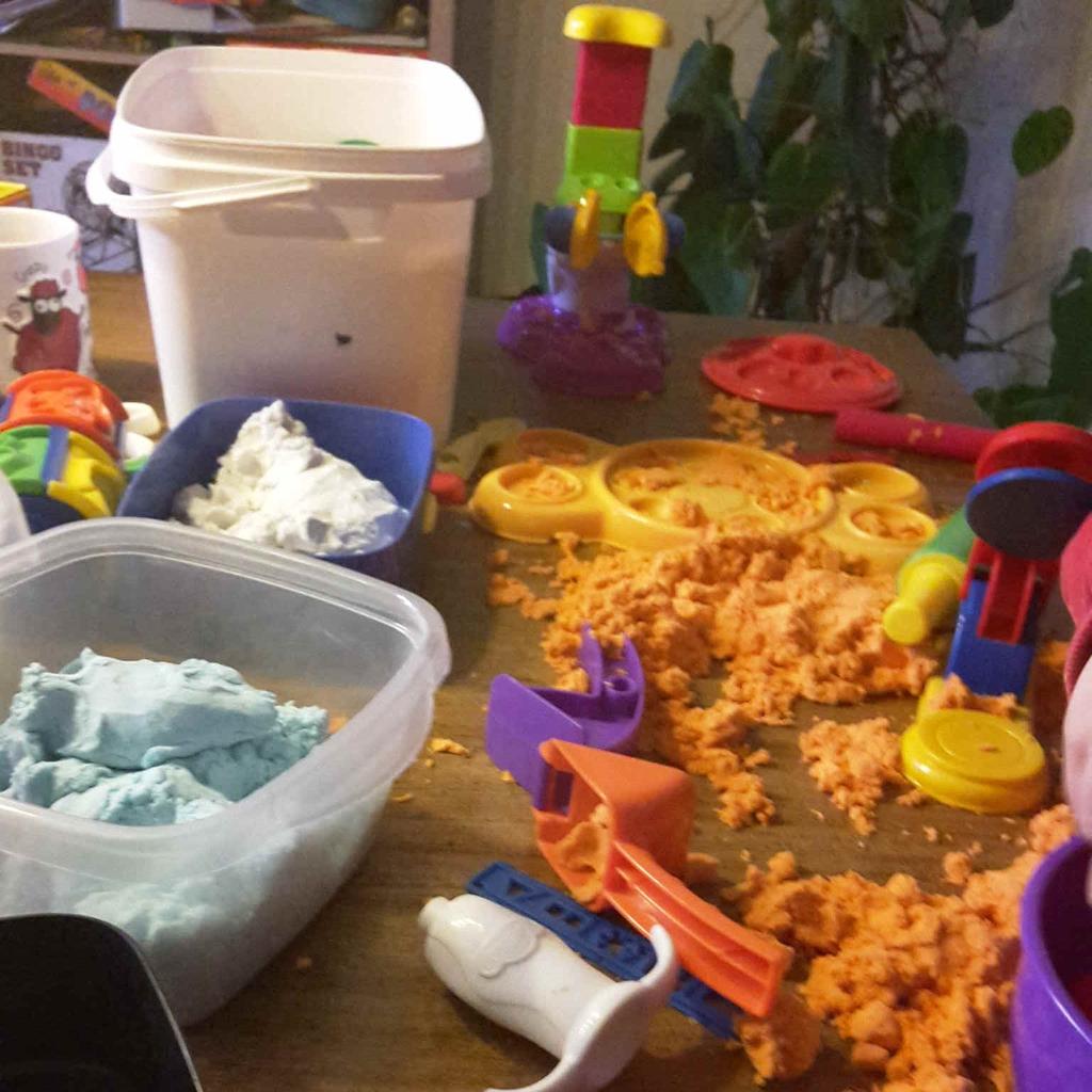 Heerlijk spelen met angel sand   😍  @babyshophome