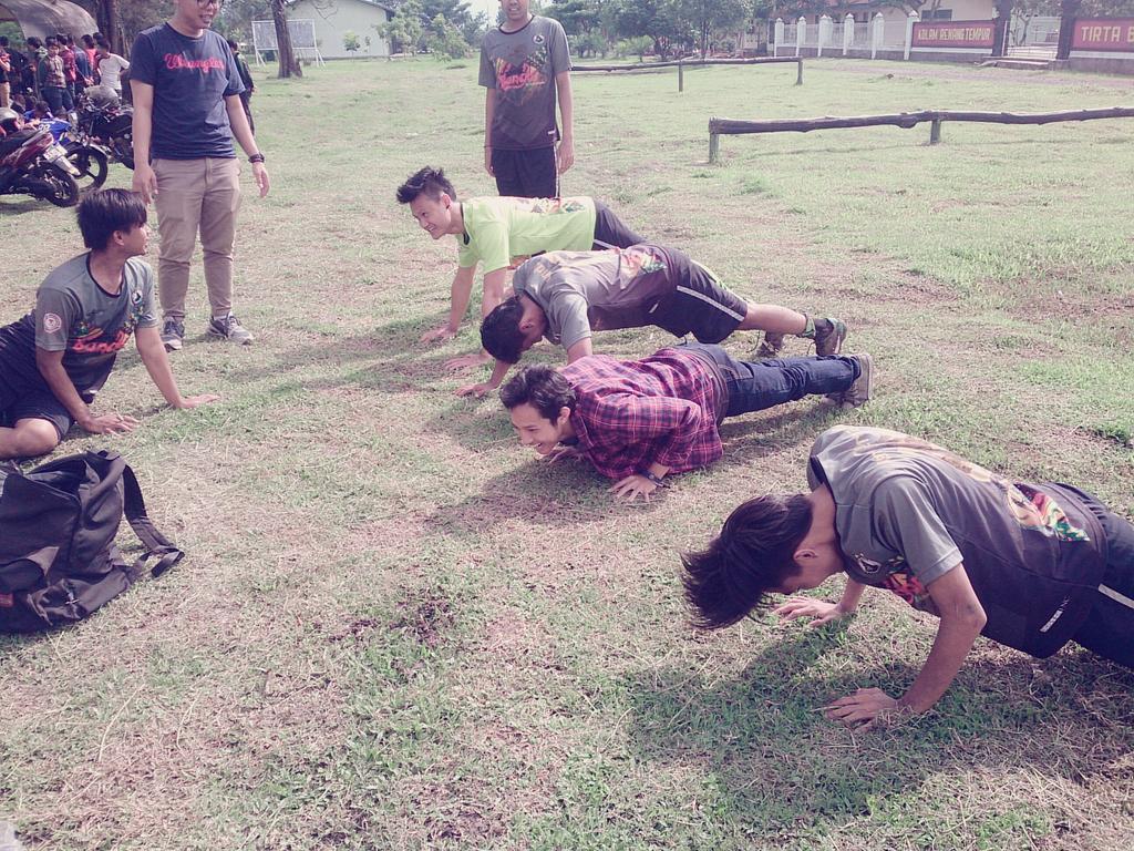 GorgotFC's tweet photo. Tong sakali-kali deui nya @sandiannwar @yondatama @fernandorandyy @ivan @kharis http://t.co/ni6lj2lS9l