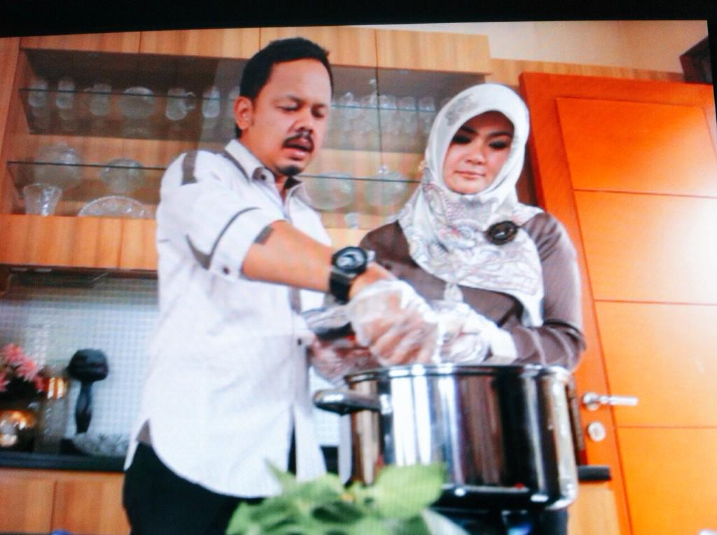 Haturnuhun Kang <a href="/BimaAryaS/">bima arya</a> &amp; Teh Yane berbagi resep sajian istimewa keluarganya.
Yg penasaran, d NET5 besok pagi ya.