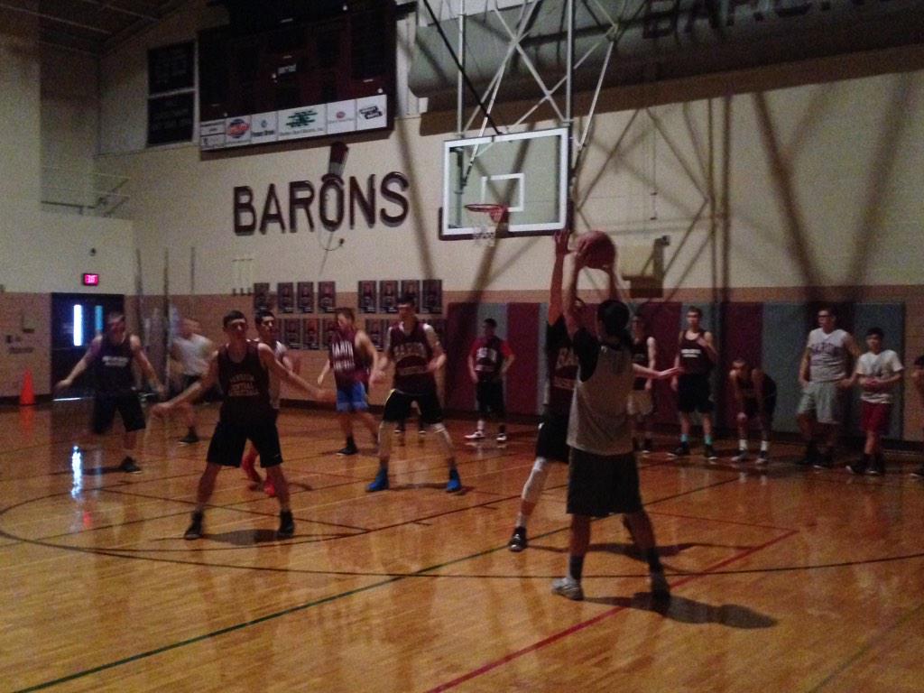 coachfish13's tweet photo. Twilight practice #nopower #mcbarons @MCBaronHoops http://t.co/ApPEfWw34A