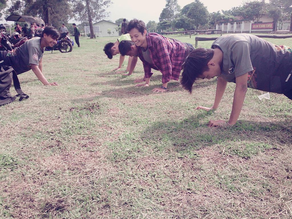 GorgotFC's tweet photo. Tong sakali-kali deui nya @sandiannwar @yondatama @fernandorandyy @ivan @kharis http://t.co/ni6lj2lS9l