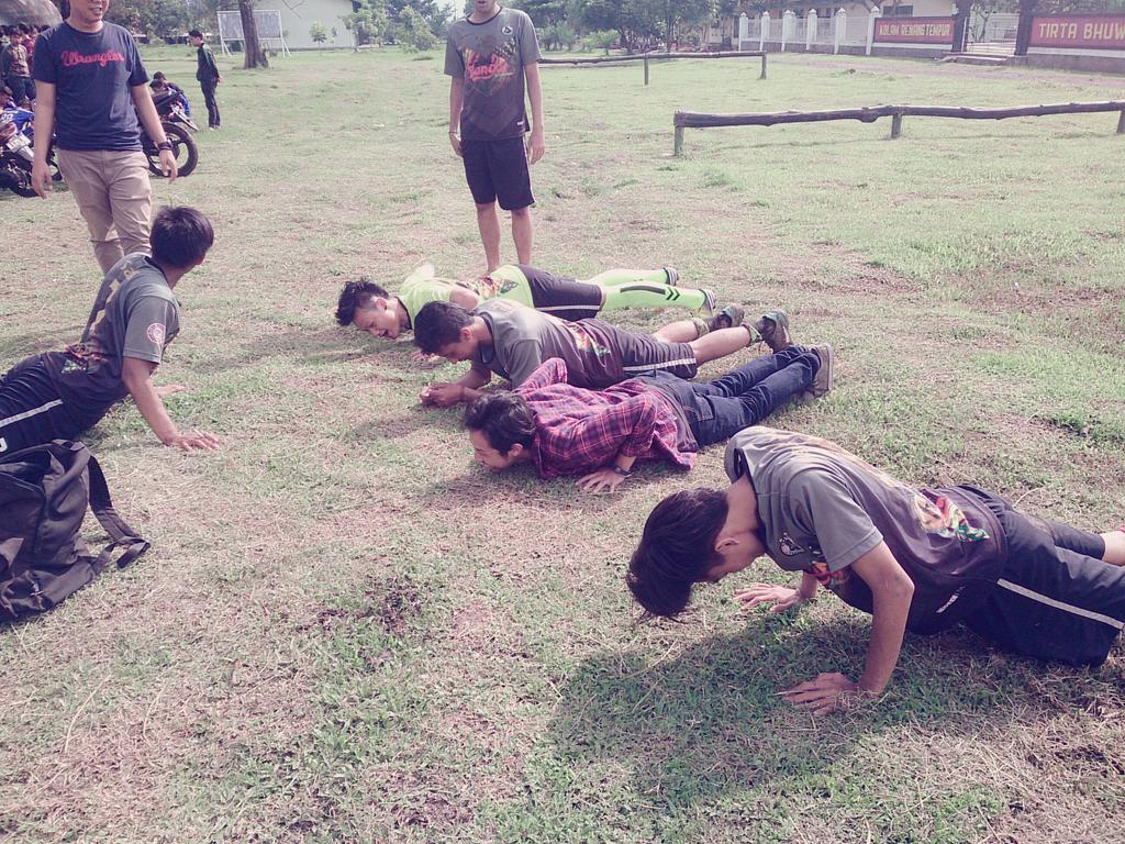 GorgotFC's tweet photo. Tong sakali-kali deui nya @sandiannwar @yondatama @fernandorandyy @ivan @kharis http://t.co/ni6lj2lS9l