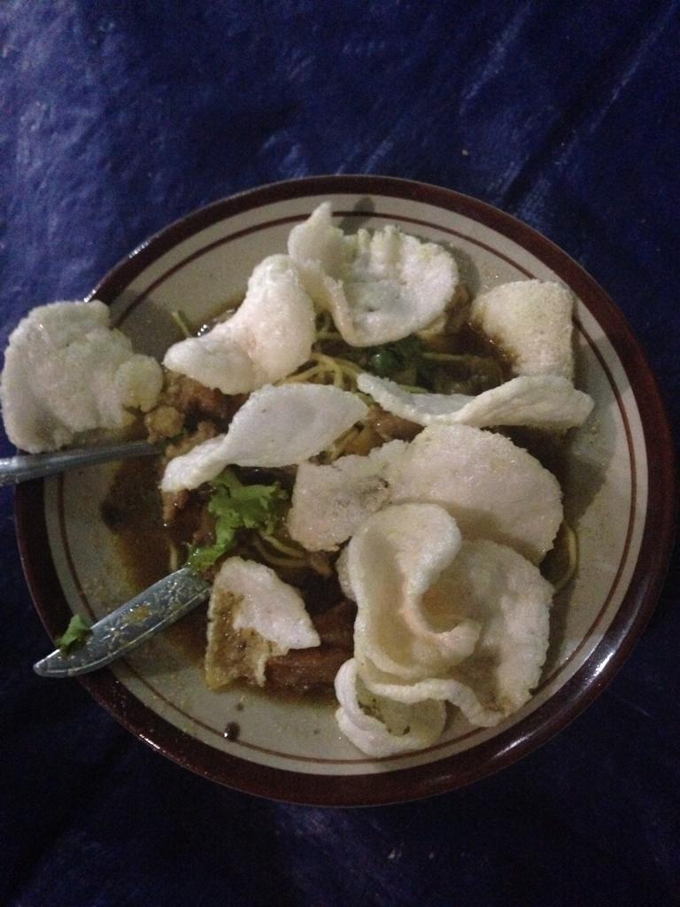 nikkoyanuar's tweet photo. Ei cak “@hasyimi: Mampir sekelak bersama @nikkoyanuar mencicipi makanan khas surabaya. Cc : @InfoSurabayaID http://t.co/VXlMVwaE9F”