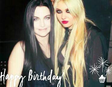 Happy birthday amy lee... te queremos 