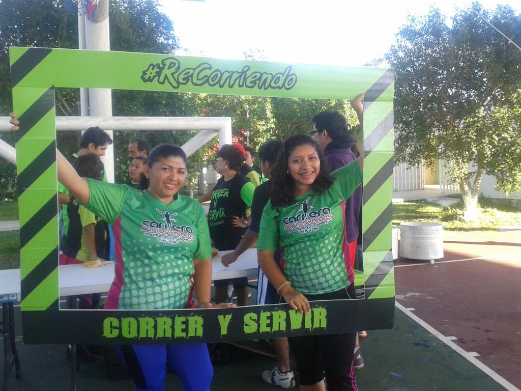 Mjuvenilv's tweet photo. Como cada sabado el equipo de #MJV y el equipo @RecorriendoYuc nos activamos fisicamente http://t.co/qiw4ddI0xS