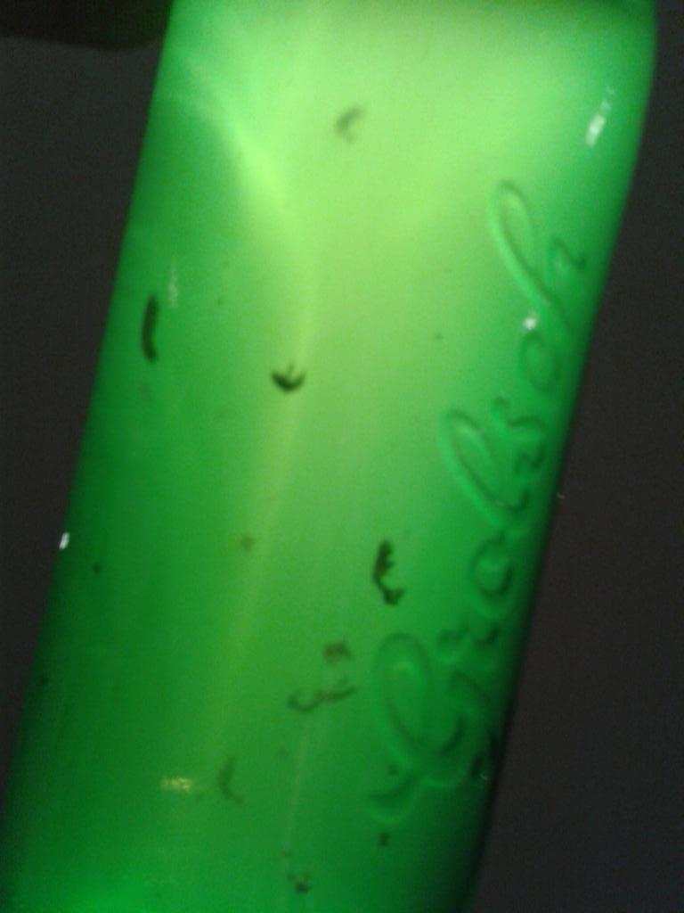 GeanneWS's tweet photo. .@Grolsch is dit normaal in Ratler? Ziet er behoorlijk onsmakelijk uit! http://t.co/YsH0pTYouH